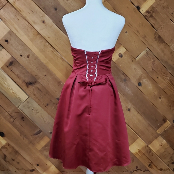 Da Vinci Red Satin Lace-Up Dress with Pockets - Picture 9 of 15